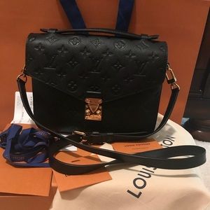 LV Pochette Metis Empreinte Leather Noir